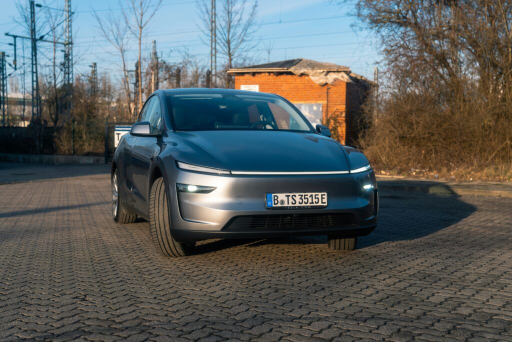 金沢でレンタル可能なテスラ・モデルY(SUV)の外観写真